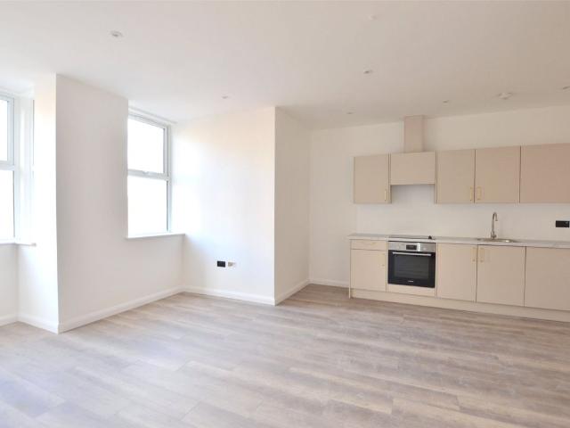 London Road, Redhill, Surrey RH1, 1 bed flat to rent, £1,450 pcm | PrimeLocation