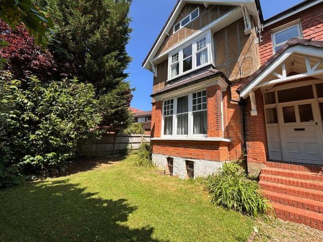 London Road, Redhill 1 bed apartment to rent £1,200 pcm £277 pw