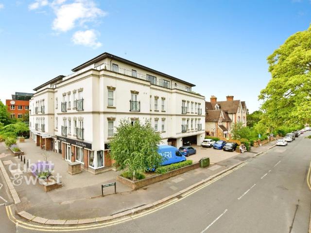London Road, Reigate RH2, 1 bed flat to rent, £1,350 pcm | PrimeLocation