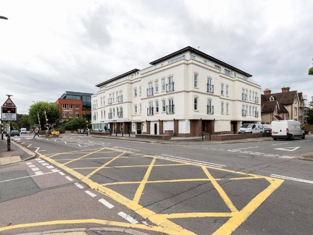 London Road, Reigate RH2, 1 bed flat to rent, £1,500 pcm | PrimeLocation