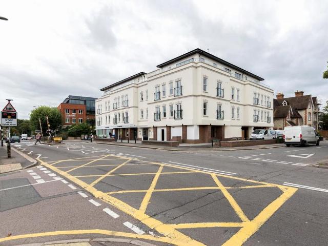 London Road, Reigate 1 bed apartment to rent £1,450 pcm £335 pw