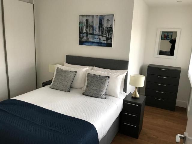 London Road, Romford RM7, 1 bed flat to rent, £1,400 pcm | PrimeLocation