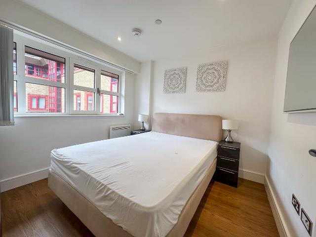 London Road, Romford RM7, 1 bed flat to rent, £1,400 pcm | PrimeLocation