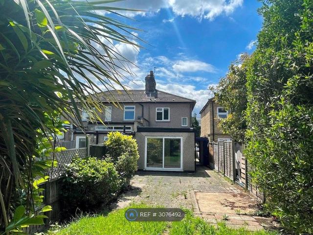 London Road, Romford RM7, 2 bed end terrace house to rent, £2,050 pcm | PrimeLocation
