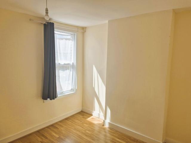 London Road, Romford RM7, 2 bed flat to rent, £1,475 pcm | PrimeLocation