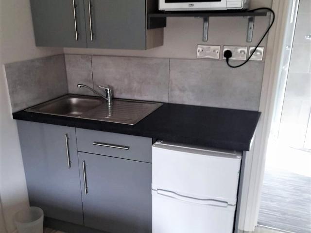 London Road Rm12