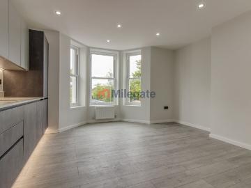 London Road, Sevenoaks TN13, 1 bed flat to rent, £1,450 pcm | PrimeLocation