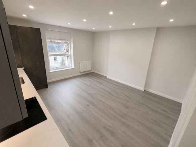 London Road, Sevenoaks TN13, 2 bed flat to rent, £1,795 pcm | PrimeLocation