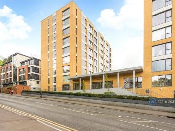 London Road, Sevenoaks, TN13 2 bed flat to rent £2,100 pcm £485 pw