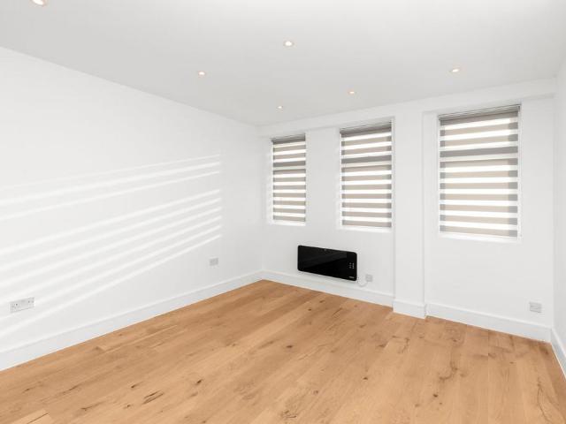 London Road, Sittingbourne ME10 1 bed flat to rent £1,025 pcm £237 pw