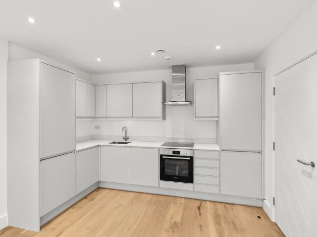 London Road, Sittingbourne ME10, 1 bed flat to rent, £1,050 pcm | PrimeLocation