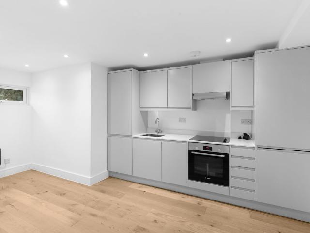 London Road, Sittingbourne ME10, 1 bed flat to rent, £900 pcm | PrimeLocation