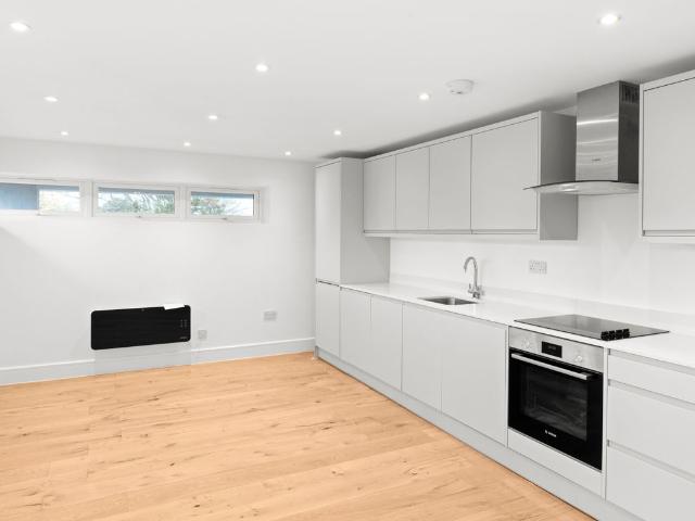 London Road, Sittingbourne ME10, 1 bed flat to rent, £955 pcm | PrimeLocation