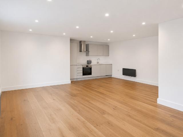 London Road, Sittingbourne ME10, 2 bed flat to rent, £1,250 pcm | PrimeLocation