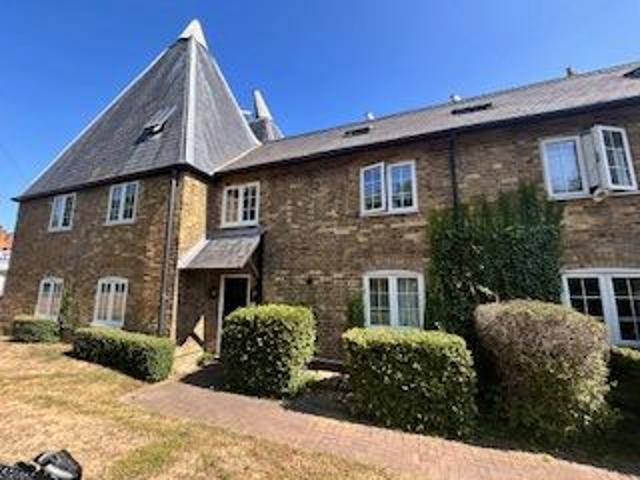 London Road, Sittingbourne ME9, 1 bed flat to rent, £995 pcm | PrimeLocation