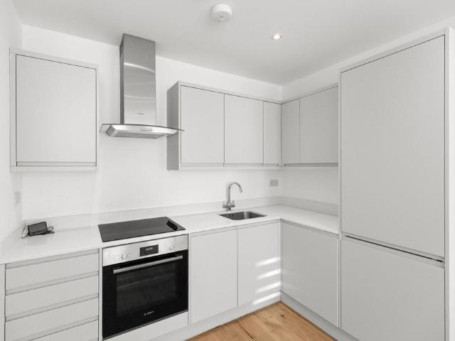 London Road, Sittingbourne, Kent, ME10 1 bed apartment to rent £1,080 pcm £249 pw