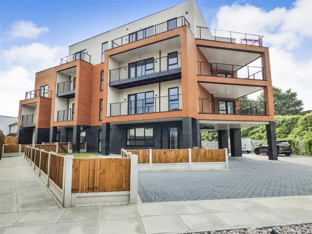 London Road, South Stifford, Grays RM20, 1 bed flat to rent, £1,450 pcm | PrimeLocation