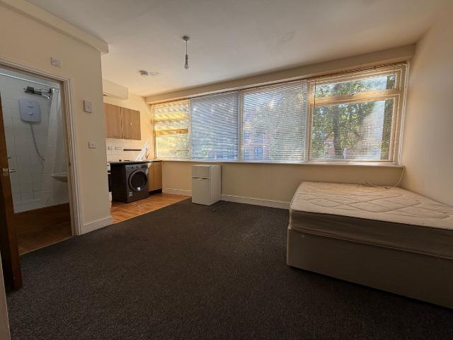 London Road, Southampton SO15, Studio to rent, £650 pcm | PrimeLocation