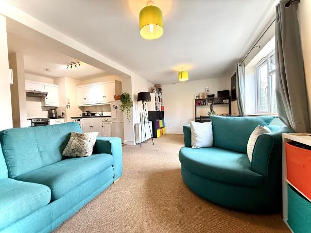 London Road, Southborough TN4, 1 bed flat to rent, £975 pcm | PrimeLocation