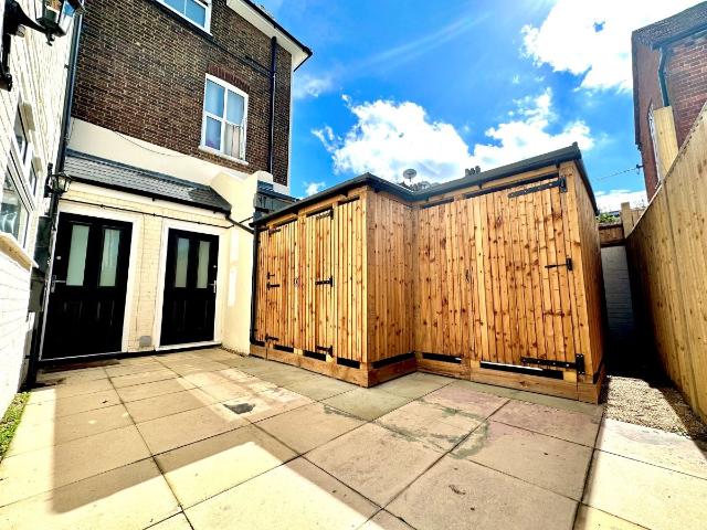 London Road, Southborough TN4, 1 bed flat to rent, £1,120 pcm | PrimeLocation