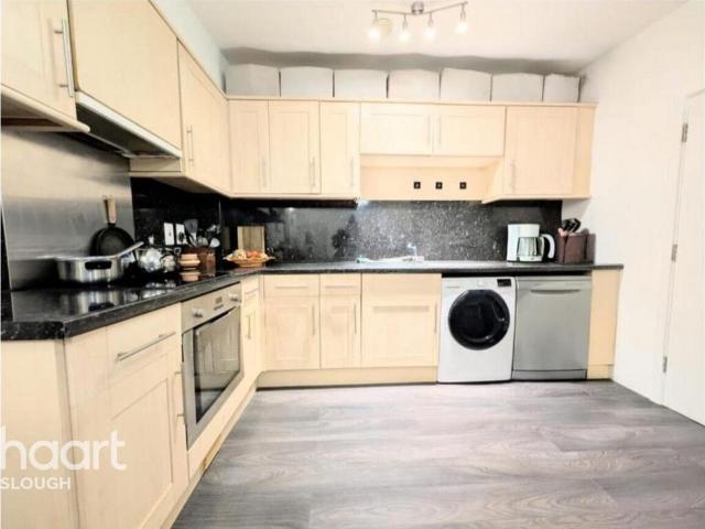 London Road, SLOUGH 1 bed apartment to rent £1,250 pcm £288 pw