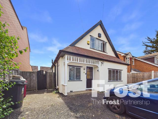 London Road, Slough, Berkshire SL3, 3 bed detached house to rent, £2,700 pcm | PrimeLocation