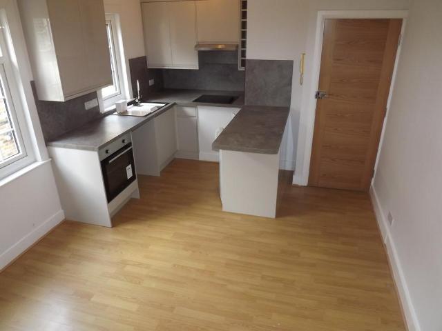 London Road SS0 1 bed flat to rent £900 pcm £208 pw