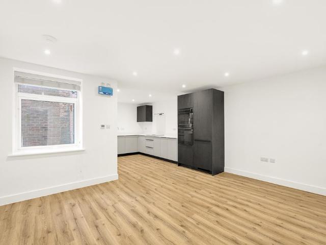 London Road St Albans AL1 1 bed apartment to rent £1,650 pcm £381 pw