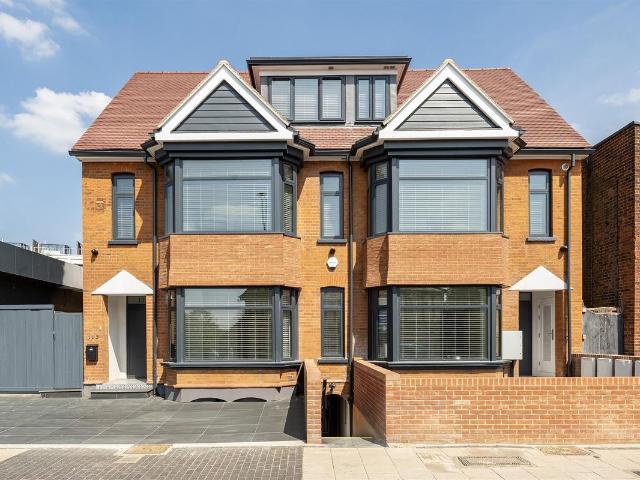London Road, St. Albans AL1, 1 bed flat to rent, £1,650 pcm | PrimeLocation