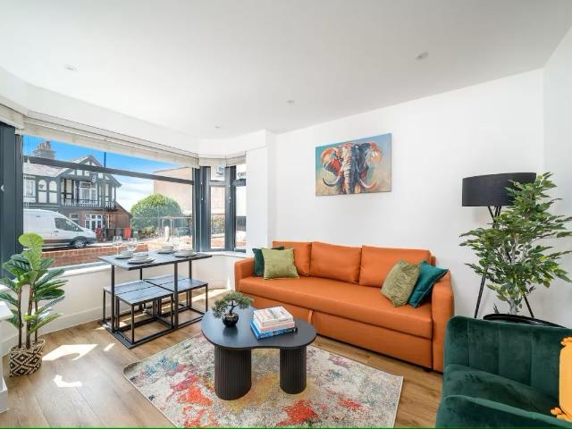 London Road, St.Albans AL1, 1 bed flat to rent, £1,750 pcm | PrimeLocation
