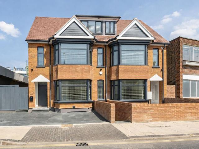 London Road, St. Albans AL1, 1 bed property to rent, £1,300 pcm | PrimeLocation