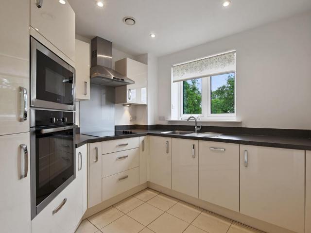 London Road, St Albans AL1 2 bed retirement property to rent £5,000 pcm £1,154 pw