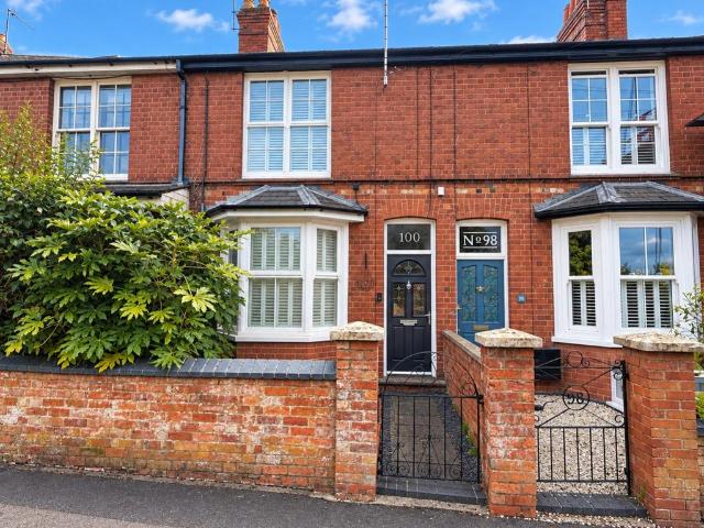London Road, Stony Stratford, MK11 3 bed terraced house to rent £2,300 pcm £531 pw