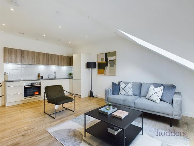 London Road, Staines Upon Thames, Surrey TW18, 2 bed flat to rent, £1,800 pcm | PrimeLocation