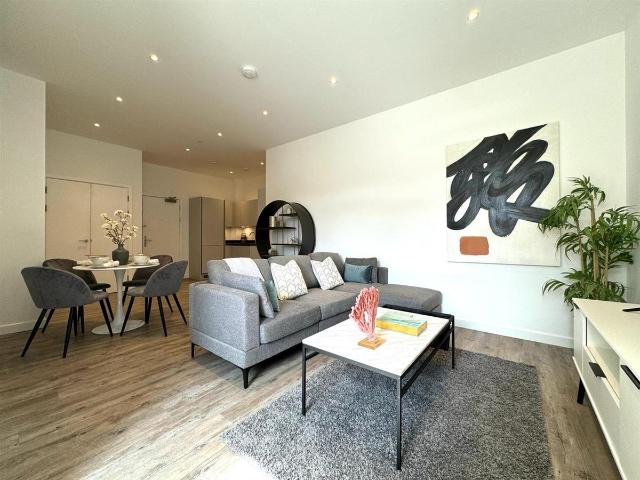 London Road, Staines Upon Thames TW18, 1 bed flat to rent, £1,450 pcm | PrimeLocation