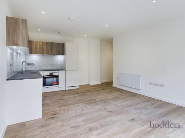 London Road, Staines upon Thames. 1 bed apartment to rent £1,430 pcm £330 pw