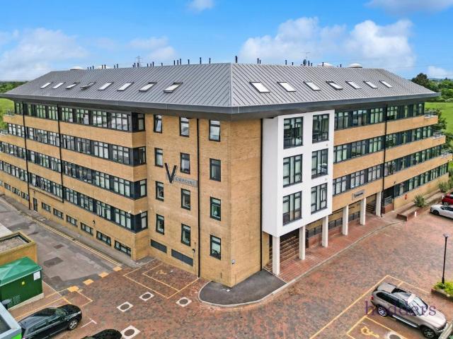 London Road, Staines Upon thames. 2 bed apartment to rent £1,800 pcm £415 pw