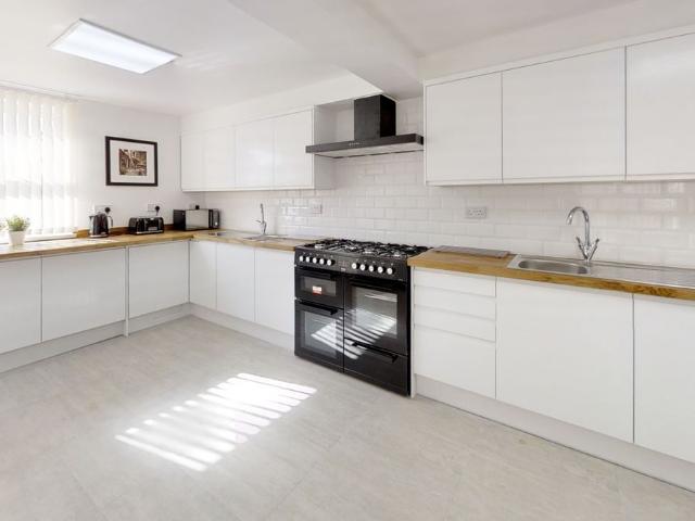 London Road, Strood, Kent ME2, 7 bed property to rent, £670 pcm | PrimeLocation
