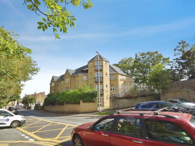 London Road, Strood, Rochester ME2, 1 bed flat to rent, £875 pcm | PrimeLocation