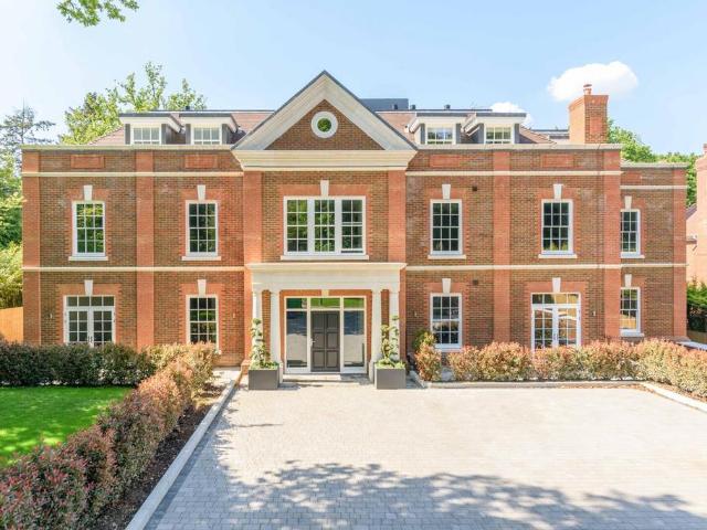 London Road, Sunningdale 2 bed apartment to rent £4,500 pcm £1,038 pw