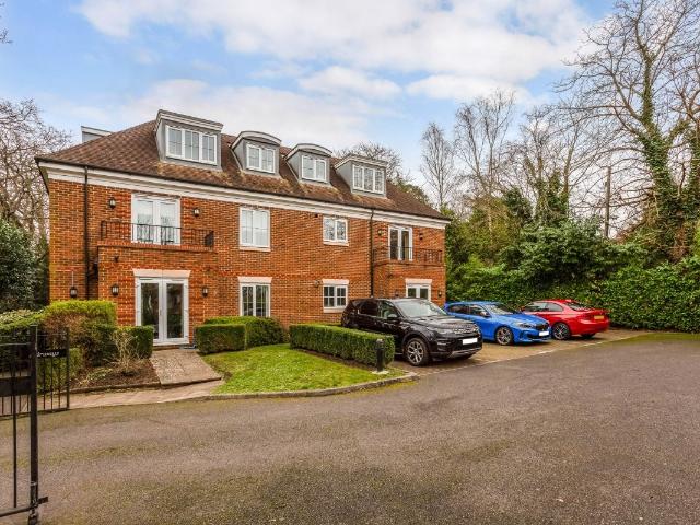 London Road, Sunningdale SL5, 2 bed flat to rent, £2,000 pcm | PrimeLocation
