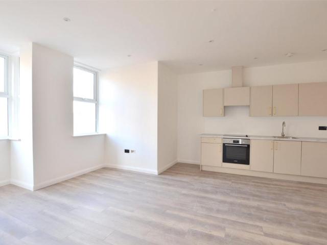 London Road, Surrey RH1 1 bed apartment to rent £1,450 pcm £335 pw