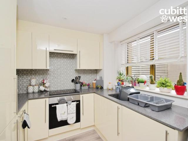 London Road Sutton SM3 1 bed apartment to rent £1,325 pcm £306 pw