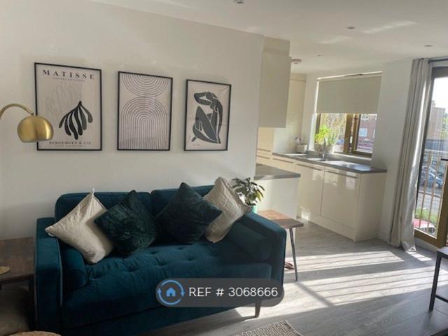 London Road, Sutton SM3, 2 bed flat to rent, £1,700 pcm | PrimeLocation