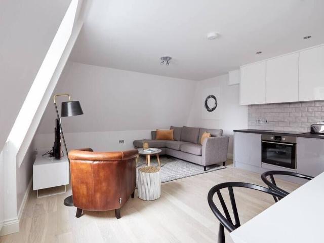 London, WC1A 2SA, United Kingdom | 3 bed apartment for rent #100219870 | Rentberry