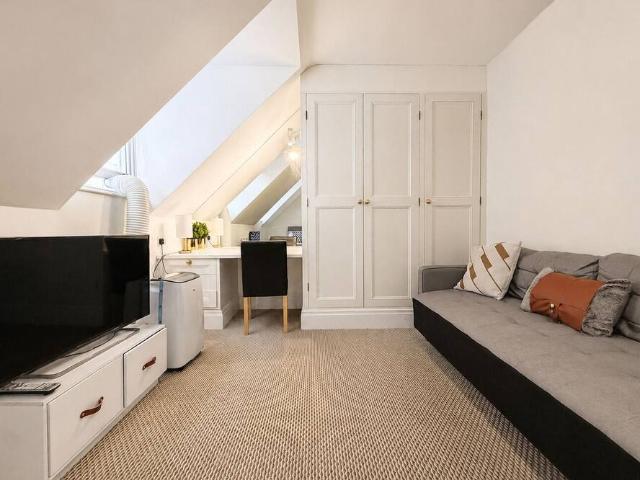 London, WC1E 6HU, United Kingdom | 4 bed townhouse for rent #170857235 | Rentberry