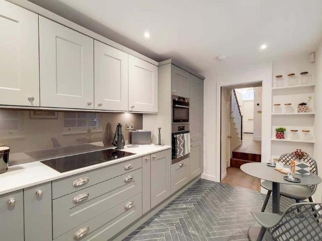 London, WC1H 8EG, United Kingdom | 3 bed townhouse for rent #169816383 | Rentberry