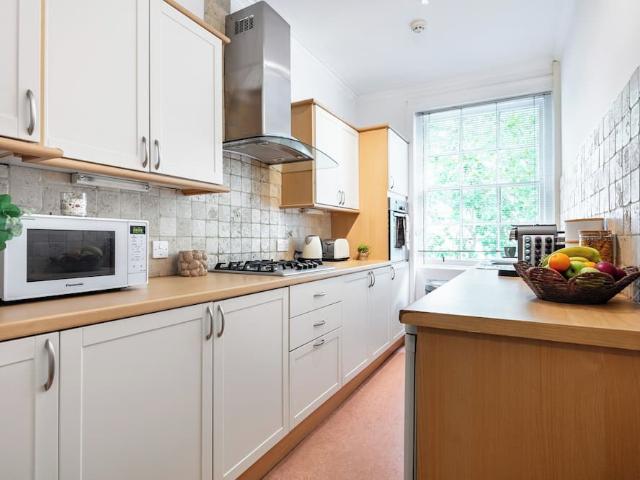 London, WC1H 8HZ, United Kingdom | 3 bed apartment for rent #165108460 | Rentberry