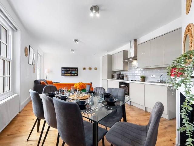 London, WC1X 9LR, United Kingdom | 3 bed apartment for rent #121513041 | Rentberry