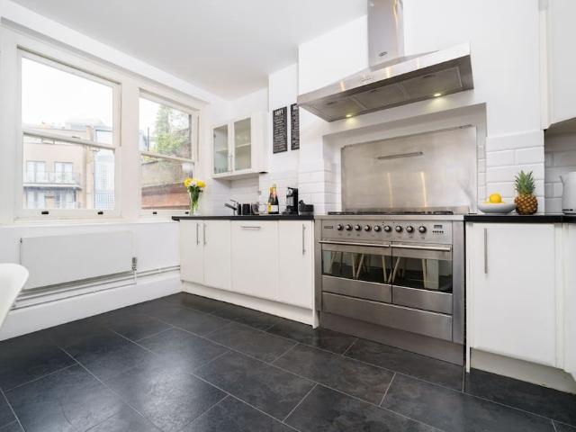London, WC2B 5ST, United Kingdom | 3 bed apartment for rent #95687577 | Rentberry